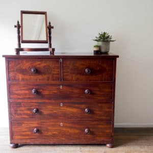Mule chest of drawers