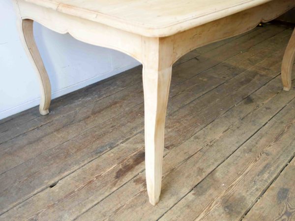 French country style dining table - Image 9