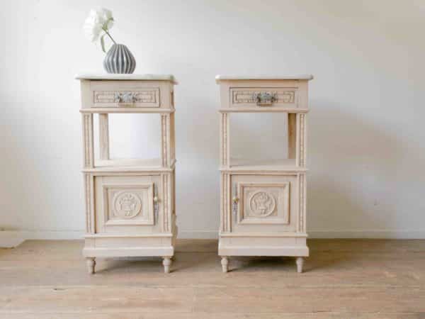 A pair of French bedsides - Image 10