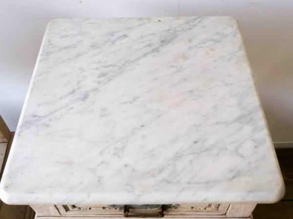 A pair of French bedsides - Image 8