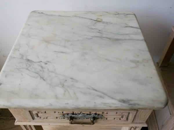 A pair of French bedsides - Image 7